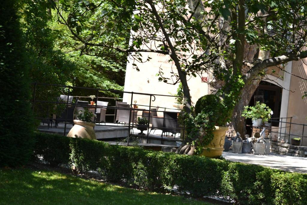 Hotel Du Poete Fontaine-de-Vaucluse Exterior foto