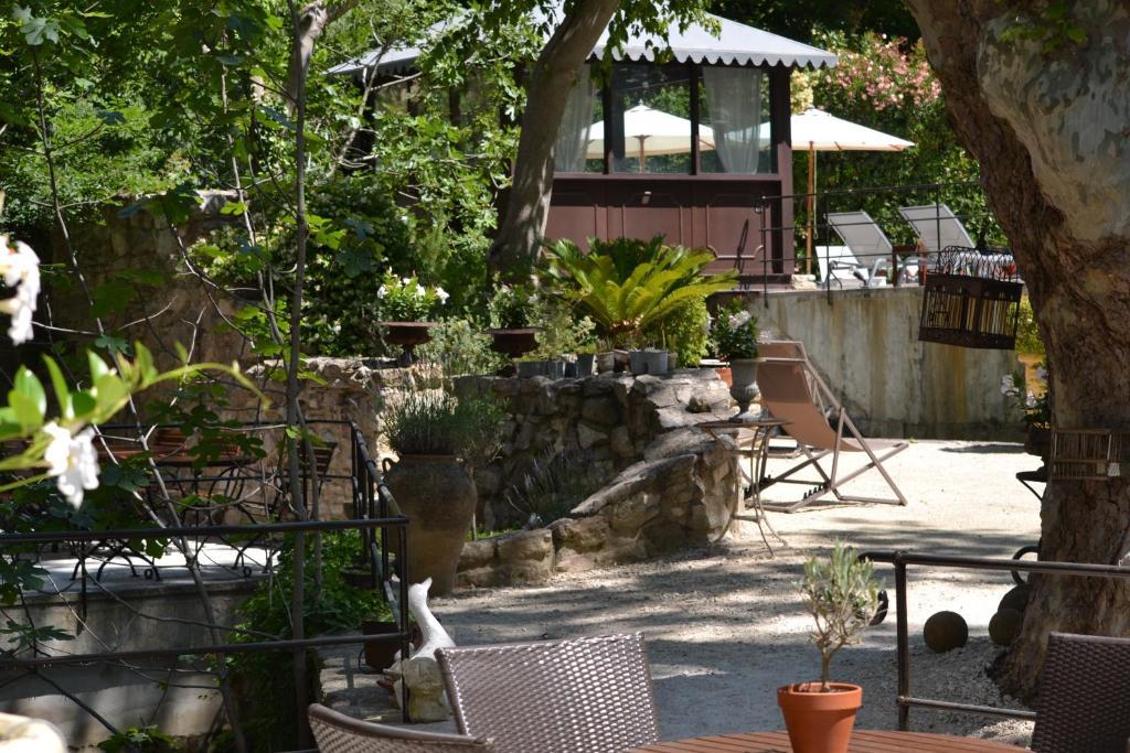 Hotel Du Poete Fontaine-de-Vaucluse Exterior foto